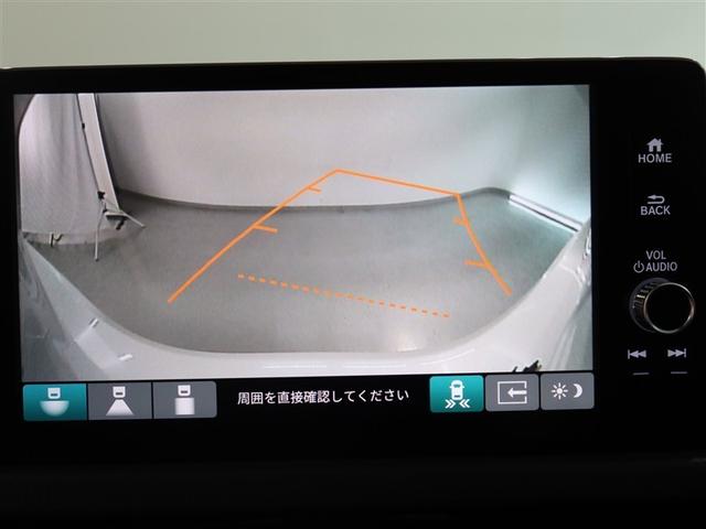 バックモニターで、後方を確認しながら安心して駐車することができます。運転初心者も熟練者も必須の機能ですよ！