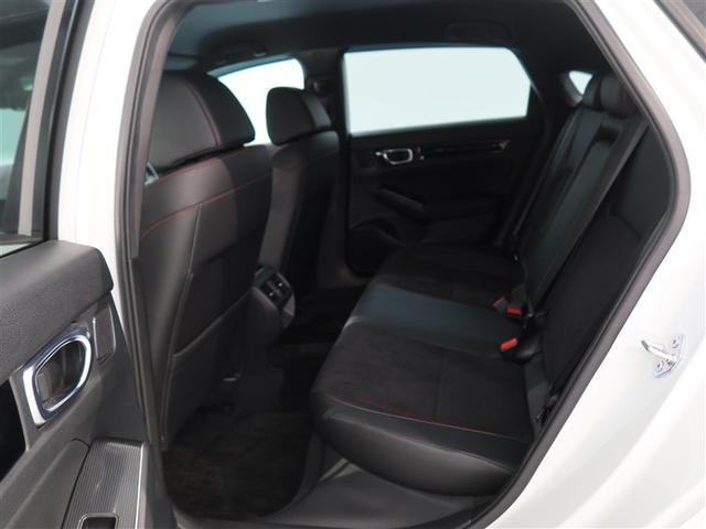 後部座席を倒せば荷物もたくさん積めます。