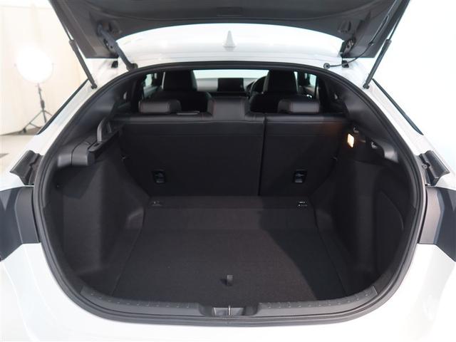 後部座席は分割式です。普段の荷室スペースも充実！