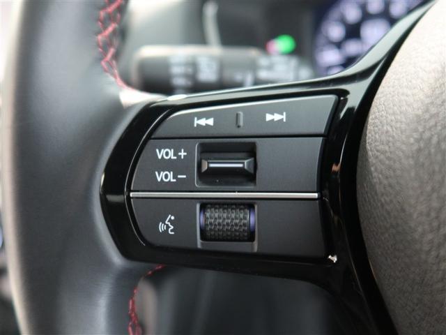 ステアリングスイッチ付き。前方から目を離すことなく操作することが可能です。