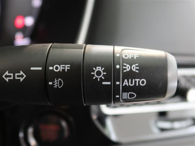 周囲が暗くなると自動でヘッドライトを点灯するオートライト機能付き。周囲が明るくなると自動で消灯します。