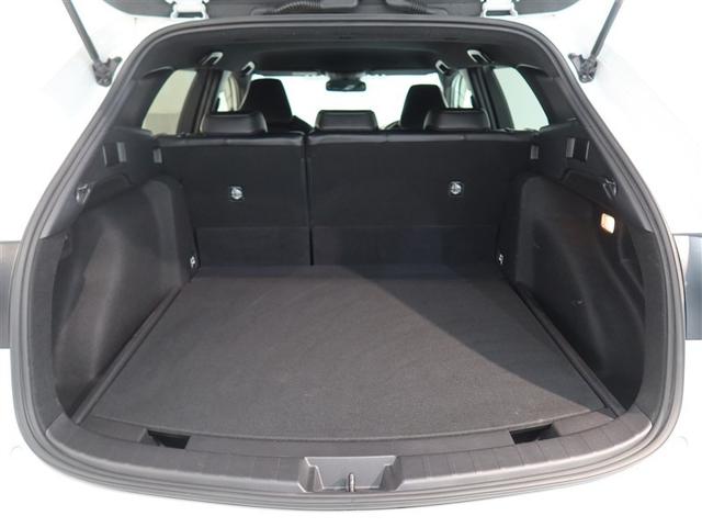 開口部の広いラゲージスペースは、ゴルフバックなどの荷物もラクラク積み込めます。