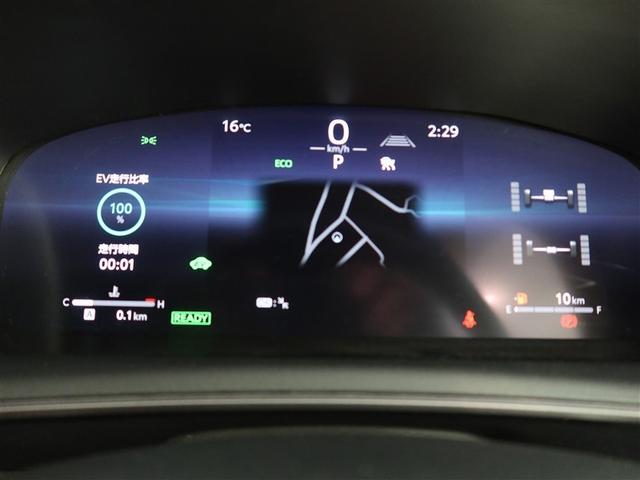 とっても見やすいメーターです。夜間時はラグジュアリーな気分にさせてくれる照明が魅力ですので、夜のドライブも楽しみになりますよ♪