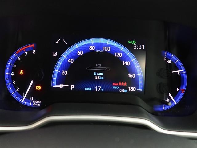 とっても見やすいメーターです。夜間時はラグジュアリーな気分にさせてくれる照明が魅力ですので、夜のドライブも楽しみになりますよ♪