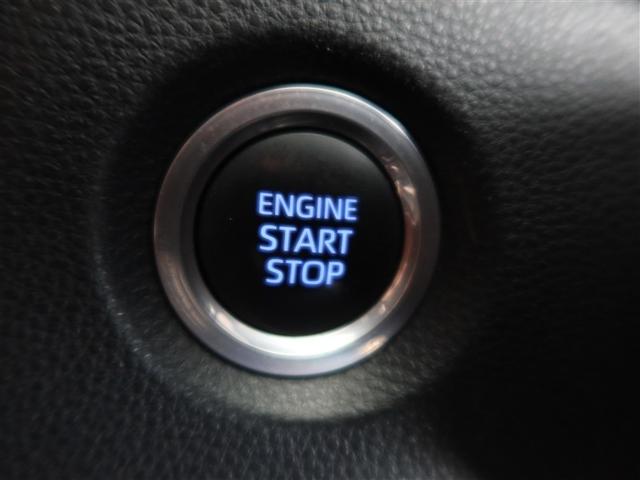 スマートキーを携帯していればキーを取り出さずにドアを施錠＆解錠。クルマの始動も可能です。