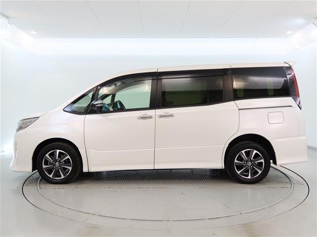 ノア Ｓｉ　ダブルバイビーＩＩＩ　１年間走行無制限保証　ペダル踏み間違い　衝突回避被害軽減　車線逸脱警報機能　メモリナビ　フルセグＴＶ　バックカメラ　ドライブレコーダー　ＥＴＣ　クルーズコントロール　電動スライドドア（3枚目）