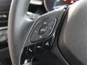 ステアリングスイッチ付き。前方から目を離すことなく操作することが可能です。