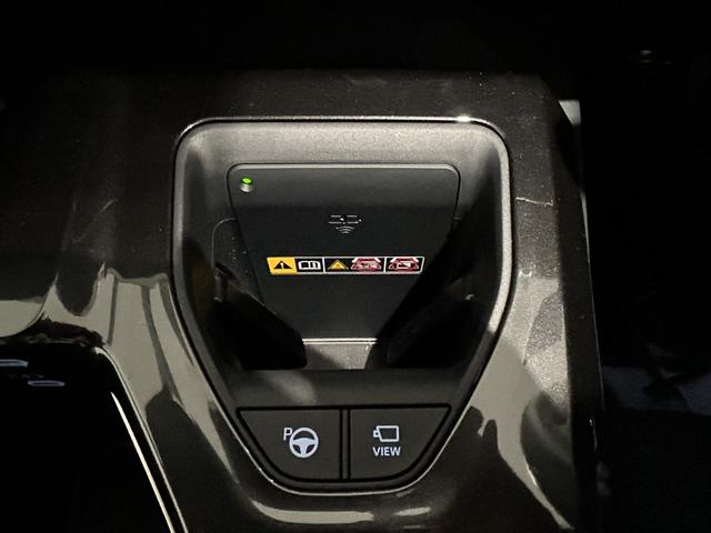 クラウンスポーツ Ｚ　ムーンルーフ　純正メーカーナビ　全方位カメラ　ＥＴＣ　ナビ連動前後ドラレコ　置くだけ充電　デジタルルームミラー　ＡＣＣ　コーナーセンサー　トヨタセーフティセンス　パワーリアゲート　パワーシート　ＬＥＤ（12枚目）