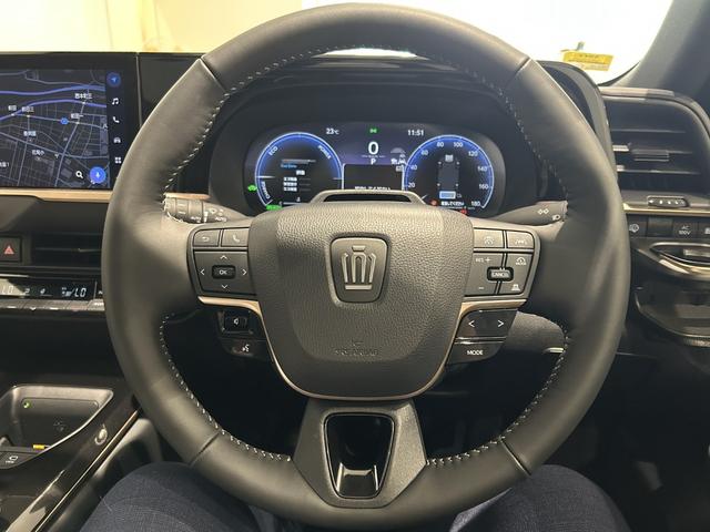 クラウンスポーツ Ｚ　ムーンルーフ　純正メーカーナビ　全方位カメラ　ＥＴＣ　ナビ連動前後ドラレコ　置くだけ充電　デジタルルームミラー　ＡＣＣ　コーナーセンサー　トヨタセーフティセンス　パワーリアゲート　パワーシート　ＬＥＤ（24枚目）