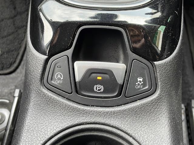 ジープ・コンパス リミテッド　衝突軽減／車線逸脱警報／ＢＳＭ／純正ナビ／ＴＶ／Ｂｌｕｅｔｏｏｔｈ／ＵＳＢ／ＡＵＸ／Ｂカメラ／ＥＴＣ／前後ドライブレコーダー／ハーフレザー／シートヒーター／パワーバックドア／スマートキー／スペアキー（8枚目）