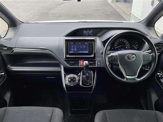 エスクァイア Ｘｉ　２ＷＤ　純正ビルトインＥＴＣ　純正ナビ　ワンセグＴＶ　片側パワースライドドア　バックカメラ　スペアキー　ＷＡＣエアコン　ＬＥＤヘッドライト　ドアバイザー　前後コーナーセンサー　純正フロアマット（5枚目）