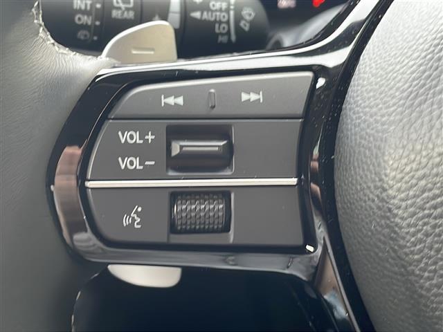 ＺＲ－Ｖ ｅ：ＨＥＶ　Ｚ　ワンオーナー　メーカー純正９インチナビ　フルセグＴＶ　ＡｐｐｌｅＣａｒＰｌａｙ　ＡｎｄｒｏｉｄＡｕｔｏ　Ｂｌｕｅｔｏｏｔｈ　全方位カメラ（8枚目）