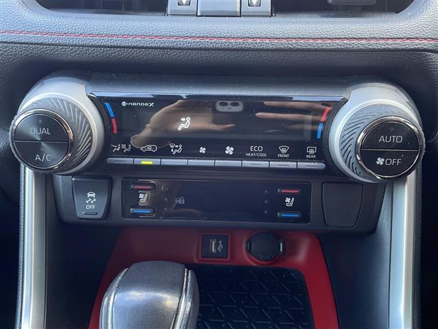ＲＡＶ４ アドベンチャー　オフロードパッケージＩＩ　純正１０．５インチディスプレイオーディオ（ナビ対応）　バックカメラ　ＥＴＣ　専用サスペンション（１０センチＵＰ）　純正１８ＡＷ　セーフティセンス　ＬＥＤヘッド　ダウンヒルアシスト　スポーティシート（16枚目）