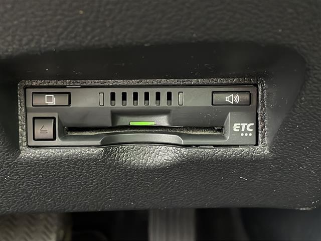 プリウス Ｓセーフティプラス　純正９インチＳＤナビ　バックカメラ　フルセグ　セーフティセンスＰＫＧ　ＬＥＤヘッド＆フォグランプ　純正１５ＡＷ　ステアリングスイッチ　衝突軽減装置　レーダークルーズコントロール（16枚目）