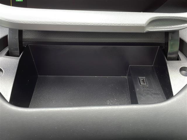 セレナ ハイウェイスター　ＶセレクションＩＩ　純正１０インチＳＤナビ　フルセグ　フリップダウンモニター　ハンズフリー両側電動スライドドア　ＥＴＣ　ＤＶＤ再生　ＬＥＤヘッド　エマージェンシーブレーキ　ステアリングリモコン　純正ＡＷ（12枚目）
