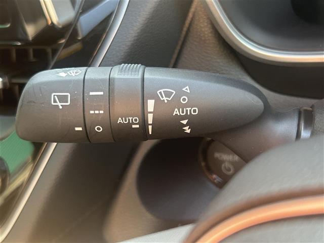 カローラクロス ハイブリッド　Ｚ　純正８型ＤＡ　全方位カメラ　セーフティセンス　ドライブレコーダー　ＥＴＣ　ＬＥＤヘッド　オートライト　　純正１８ＡＷ　運転席パワーシート　前席シートヒーター　合皮コンビシート（9枚目）
