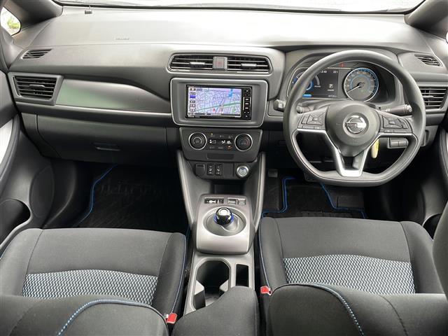 リーフ Ｓ　禁煙車　社外ＳＤナビ　バックカメラ　クルーズコントロール　オートライト　ＬＥＤヘッドライト　フォグランプ　シートヒーター　ステアリングスイッチ　スマートキー　スペアキー　プッシュスタート　　ＥＴＣ（2枚目）