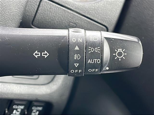 デイズルークス ハイウェイスター　ターボ　禁煙車　ＦＭ／ＡＭ／ＣＤ／ＤＶＤ　純正ナビ　バックカメラ　後席画面　両側電動　アラウンドビューモニター　ＥＴＣ　純正フロアマット　純正アルミホイール　プッシュスタート　オートエアコン　オートライト（8枚目）