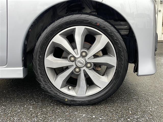 デイズルークス ハイウェイスター　ターボ　禁煙車　ＦＭ／ＡＭ／ＣＤ／ＤＶＤ　純正ナビ　バックカメラ　後席画面　両側電動　アラウンドビューモニター　ＥＴＣ　純正フロアマット　純正アルミホイール　プッシュスタート　オートエアコン　オートライト（16枚目）