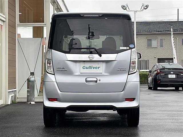 デイズルークス ハイウェイスター　ターボ　禁煙車　ＦＭ／ＡＭ／ＣＤ／ＤＶＤ　純正ナビ　バックカメラ　後席画面　両側電動　アラウンドビューモニター　ＥＴＣ　純正フロアマット　純正アルミホイール　プッシュスタート　オートエアコン　オートライト（19枚目）