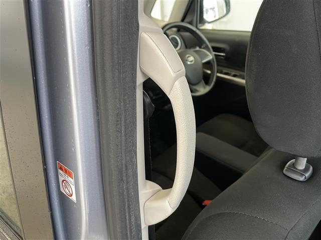 デイズルークス ハイウェイスター　ターボ　禁煙車　ＦＭ／ＡＭ／ＣＤ／ＤＶＤ　純正ナビ　バックカメラ　後席画面　両側電動　アラウンドビューモニター　ＥＴＣ　純正フロアマット　純正アルミホイール　プッシュスタート　オートエアコン　オートライト（29枚目）