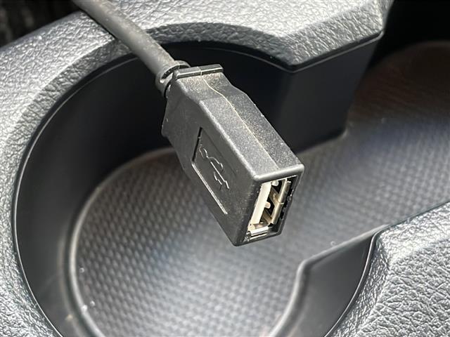 ヴェルファイア ２．５Ｘ　禁煙車社外９型ナビ　両側パワースライドドア　衝突軽減ブレーキ　ＬＫＡ　クリアランスソナー　　バックカメラ　オートライト　オートハイビーム　レザ調シートカバー　純正アルミホイール　ビルトインＥＴＣ　ＢＴ（32枚目）