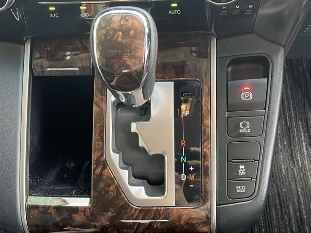 ヴェルファイア ２．５Ｘ　禁煙車社外９型ナビ　両側パワースライドドア　衝突軽減ブレーキ　ＬＫＡ　クリアランスソナー　　バックカメラ　オートライト　オートハイビーム　レザ調シートカバー　純正アルミホイール　ビルトインＥＴＣ　ＢＴ（35枚目）