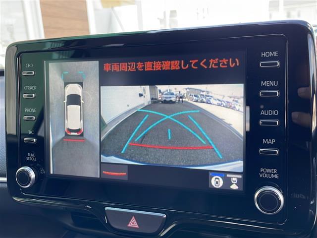 ヤリスクロス ハイブリッドＺ　禁煙車　純正ディスプレイオーディオパノラマモニター　プリクラッシュセーフティ　レーダークルーズコントロール　ＢＳＭ　ＬＫＡ　パワーバックドア　オートライト　オートハイビーム　シートヒータ　ハーフレザー（4枚目）