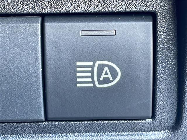 ヤリスクロス ハイブリッドＺ　禁煙車　純正ディスプレイオーディオパノラマモニター　プリクラッシュセーフティ　レーダークルーズコントロール　ＢＳＭ　ＬＫＡ　パワーバックドア　オートライト　オートハイビーム　シートヒータ　ハーフレザー（11枚目）