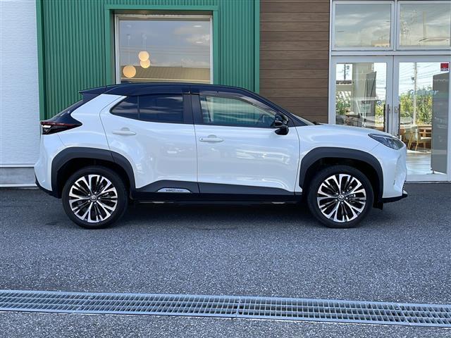 ヤリスクロス ハイブリッドＺ　禁煙車　純正ディスプレイオーディオパノラマモニター　プリクラッシュセーフティ　レーダークルーズコントロール　ＢＳＭ　ＬＫＡ　パワーバックドア　オートライト　オートハイビーム　シートヒータ　ハーフレザー（18枚目）