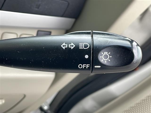 ムーヴ Xリミテッド 禁煙車 純正オーディオ AM/FM/CD 純正フロアマット 純正アルミホイール パワーウィンドウ パワーステアリング オートエアコン Wエアバッグ ヘッドライトレベライザー 盗難防止 電動格納ミラー(4枚目)