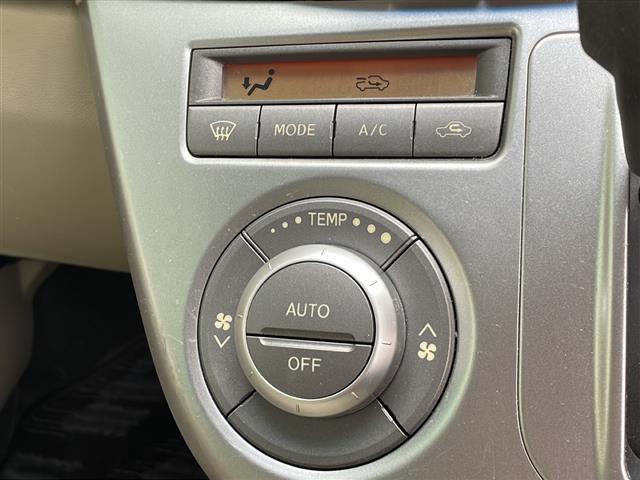 ムーヴ Xリミテッド 禁煙車 純正オーディオ AM/FM/CD 純正フロアマット 純正アルミホイール パワーウィンドウ パワーステアリング オートエアコン Wエアバッグ ヘッドライトレベライザー 盗難防止 電動格納ミラー(7枚目)