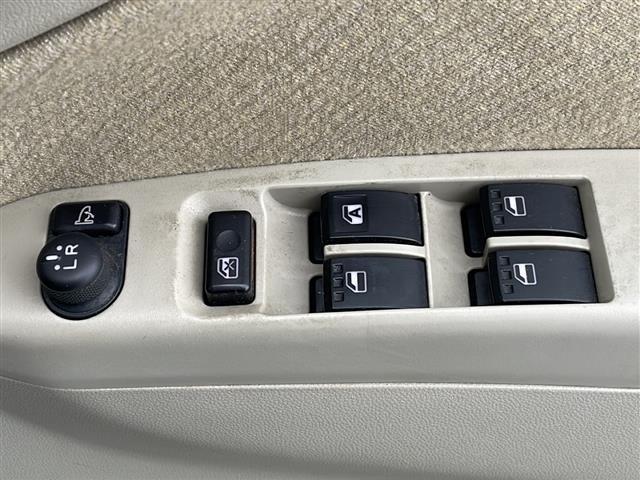 ムーヴ Xリミテッド 禁煙車 純正オーディオ AM/FM/CD 純正フロアマット 純正アルミホイール パワーウィンドウ パワーステアリング オートエアコン Wエアバッグ ヘッドライトレベライザー 盗難防止 電動格納ミラー(9枚目)