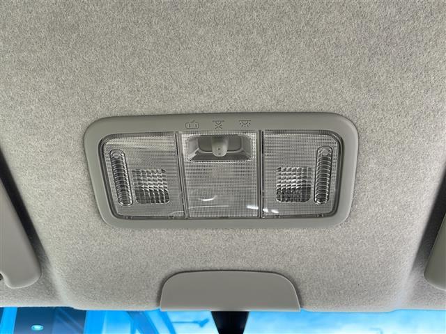 ムーヴ Xリミテッド 禁煙車 純正オーディオ AM/FM/CD 純正フロアマット 純正アルミホイール パワーウィンドウ パワーステアリング オートエアコン Wエアバッグ ヘッドライトレベライザー 盗難防止 電動格納ミラー(11枚目)