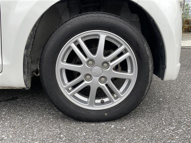 ムーヴ Xリミテッド 禁煙車 純正オーディオ AM/FM/CD 純正フロアマット 純正アルミホイール パワーウィンドウ パワーステアリング オートエアコン Wエアバッグ ヘッドライトレベライザー 盗難防止 電動格納ミラー(16枚目)