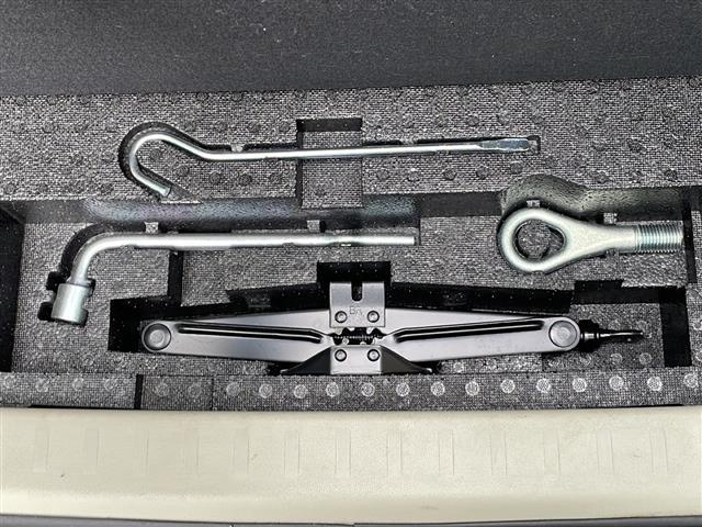 ムーヴ Xリミテッド 禁煙車 純正オーディオ AM/FM/CD 純正フロアマット 純正アルミホイール パワーウィンドウ パワーステアリング オートエアコン Wエアバッグ ヘッドライトレベライザー 盗難防止 電動格納ミラー(29枚目)