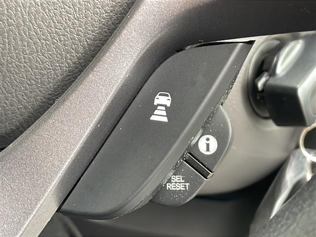 ステップワゴン Li 禁煙車 AM/FM/CD/DVD 純正ナビ BT/TV ACC 両側パワースライド アラウンドビュー フリップダウン ビルトインETC 純正フロアマット 社外アルミホイール 3列シート スマートキー(9枚目)