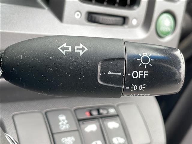 ステップワゴン Li 禁煙車 AM/FM/CD/DVD 純正ナビ BT/TV ACC 両側パワースライド アラウンドビュー フリップダウン ビルトインETC 純正フロアマット 社外アルミホイール 3列シート スマートキー(11枚目)