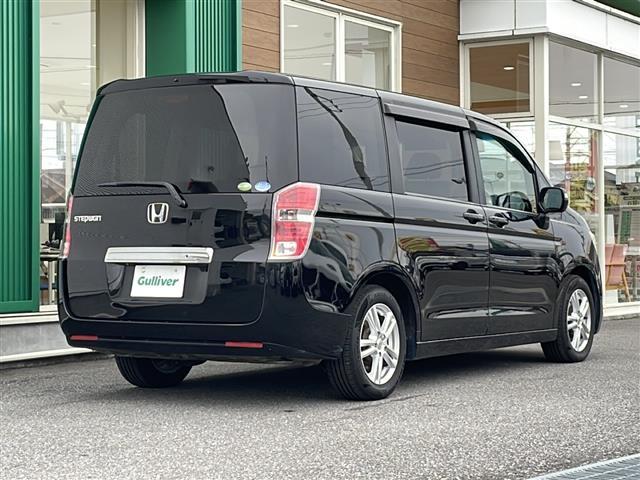ステップワゴン Li 禁煙車 AM/FM/CD/DVD 純正ナビ BT/TV ACC 両側パワースライド アラウンドビュー フリップダウン ビルトインETC 純正フロアマット 社外アルミホイール 3列シート スマートキー(18枚目)
