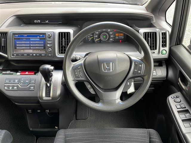 ステップワゴン Li 禁煙車 AM/FM/CD/DVD 純正ナビ BT/TV ACC 両側パワースライド アラウンドビュー フリップダウン ビルトインETC 純正フロアマット 社外アルミホイール 3列シート スマートキー(20枚目)