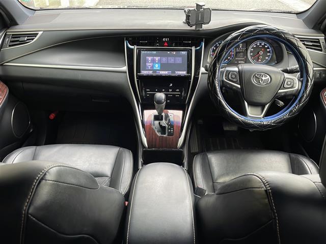 ハリアー プレミアム　禁煙車　純正９型ナビ　プリクラッシュセーフティ　ＬＫＡ　バックカメラ　パワーバックドア　クルーズコントロール　オートライト　オートハイビーム　ＬＥＤヘッドライト　スマートキー　純正アルミホイール　ＢＴ（2枚目）