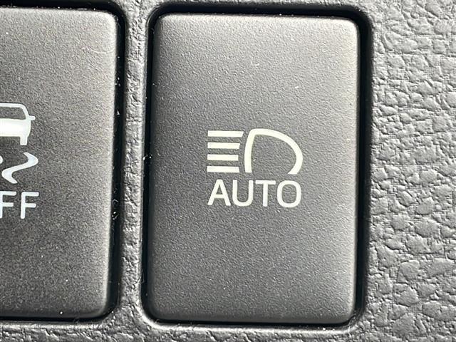 ハリアー プレミアム　禁煙車　純正９型ナビ　プリクラッシュセーフティ　ＬＫＡ　バックカメラ　パワーバックドア　クルーズコントロール　オートライト　オートハイビーム　ＬＥＤヘッドライト　スマートキー　純正アルミホイール　ＢＴ（8枚目）