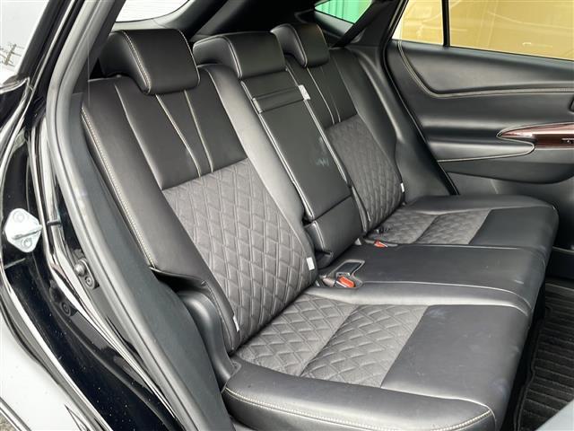 ハリアー プレミアム　禁煙車　純正９型ナビ　プリクラッシュセーフティ　ＬＫＡ　バックカメラ　パワーバックドア　クルーズコントロール　オートライト　オートハイビーム　ＬＥＤヘッドライト　スマートキー　純正アルミホイール　ＢＴ（14枚目）