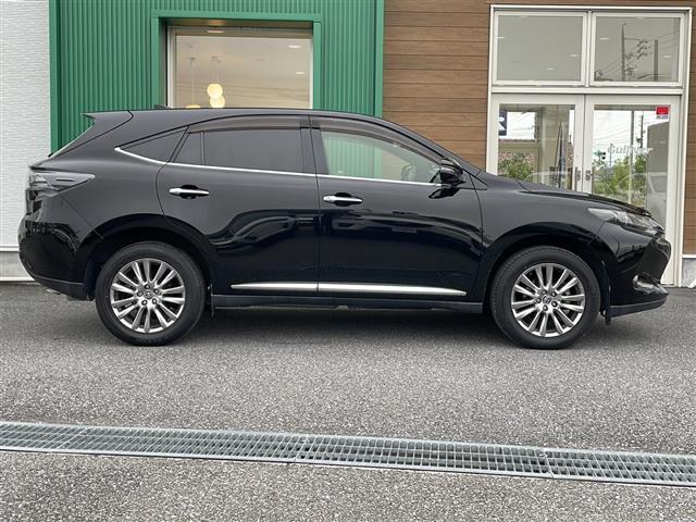 ハリアー プレミアム　禁煙車　純正９型ナビ　プリクラッシュセーフティ　ＬＫＡ　バックカメラ　パワーバックドア　クルーズコントロール　オートライト　オートハイビーム　ＬＥＤヘッドライト　スマートキー　純正アルミホイール　ＢＴ（18枚目）