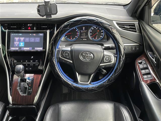 ハリアー プレミアム　禁煙車　純正９型ナビ　プリクラッシュセーフティ　ＬＫＡ　バックカメラ　パワーバックドア　クルーズコントロール　オートライト　オートハイビーム　ＬＥＤヘッドライト　スマートキー　純正アルミホイール　ＢＴ（20枚目）