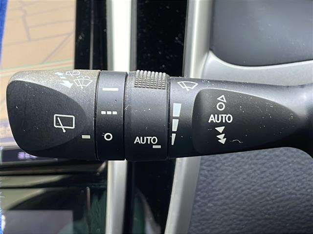 ハリアー プレミアム　禁煙車　純正９型ナビ　プリクラッシュセーフティ　ＬＫＡ　バックカメラ　パワーバックドア　クルーズコントロール　オートライト　オートハイビーム　ＬＥＤヘッドライト　スマートキー　純正アルミホイール　ＢＴ（22枚目）