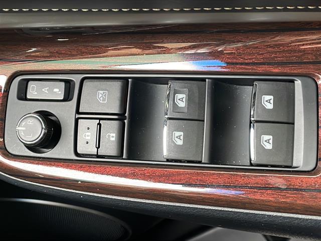ハリアー プレミアム　禁煙車　純正９型ナビ　プリクラッシュセーフティ　ＬＫＡ　バックカメラ　パワーバックドア　クルーズコントロール　オートライト　オートハイビーム　ＬＥＤヘッドライト　スマートキー　純正アルミホイール　ＢＴ（24枚目）