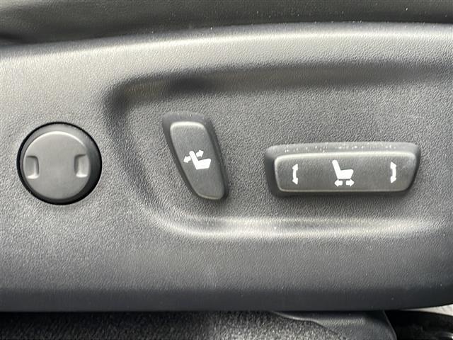 ハリアー プレミアム　禁煙車　純正９型ナビ　プリクラッシュセーフティ　ＬＫＡ　バックカメラ　パワーバックドア　クルーズコントロール　オートライト　オートハイビーム　ＬＥＤヘッドライト　スマートキー　純正アルミホイール　ＢＴ（29枚目）