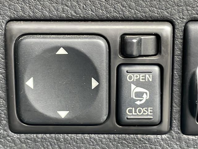 ティーダ １５Ｓ　禁煙車　ＡＭ／ＦＭ／ＣＤ／ＤＶＤ　純正ＨＤＤナビ　ワンセグＴＶ　サイドカメラ　社外ＥＴＣ　Ｗエアバッグ　ハンドルスイッチ　スマートキー　ヘッドライトレベライザー　オートエアコン　ドアバイザー　盗難防止（7枚目）