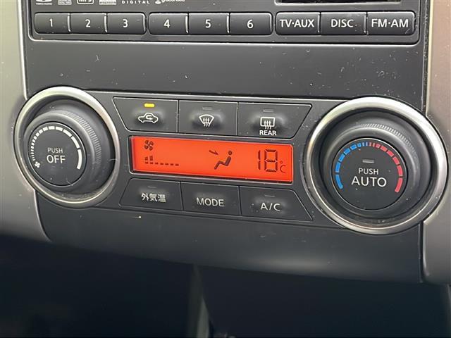 ティーダ １５Ｓ　禁煙車　ＡＭ／ＦＭ／ＣＤ／ＤＶＤ　純正ＨＤＤナビ　ワンセグＴＶ　サイドカメラ　社外ＥＴＣ　Ｗエアバッグ　ハンドルスイッチ　スマートキー　ヘッドライトレベライザー　オートエアコン　ドアバイザー　盗難防止（10枚目）